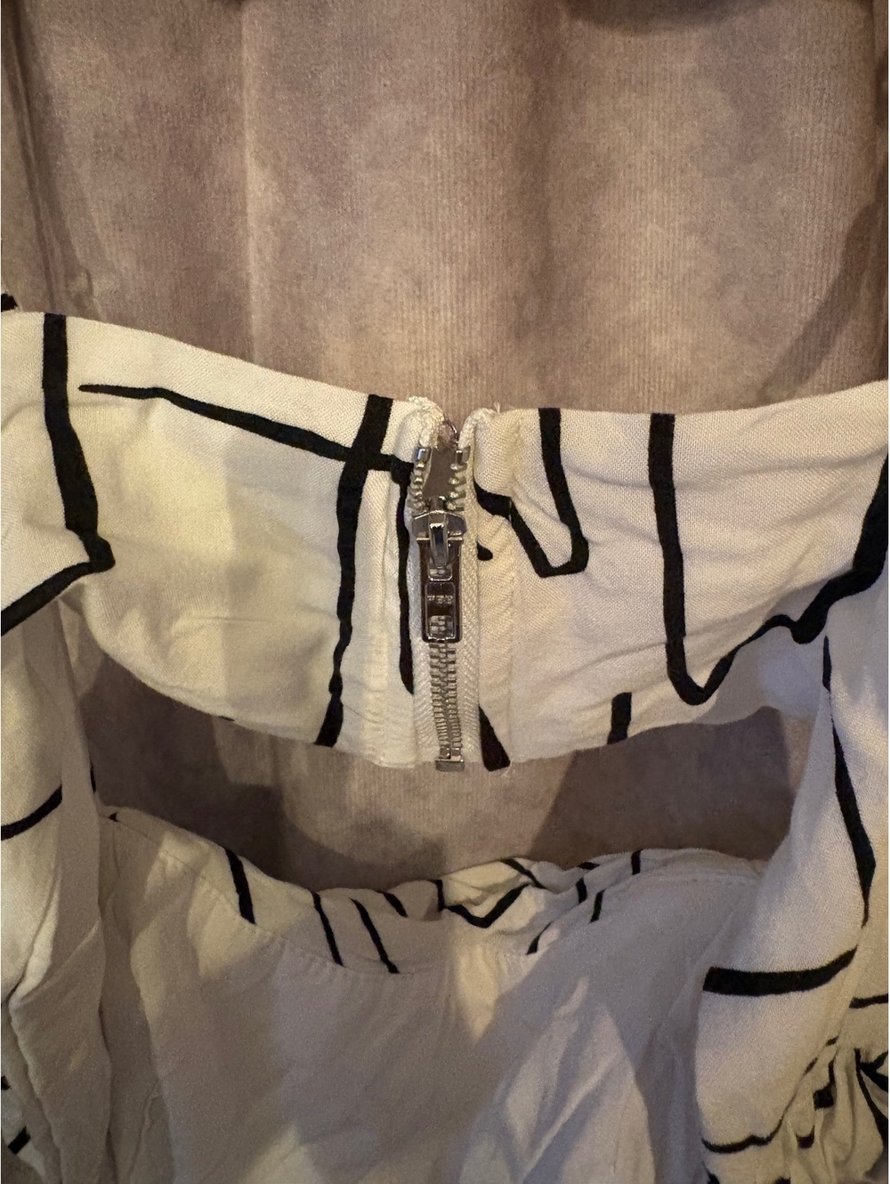 Hello Molly Made Me Twist Maxi Dress White Abstract Side Cutout Size S US 4 - Picture 5 of 9